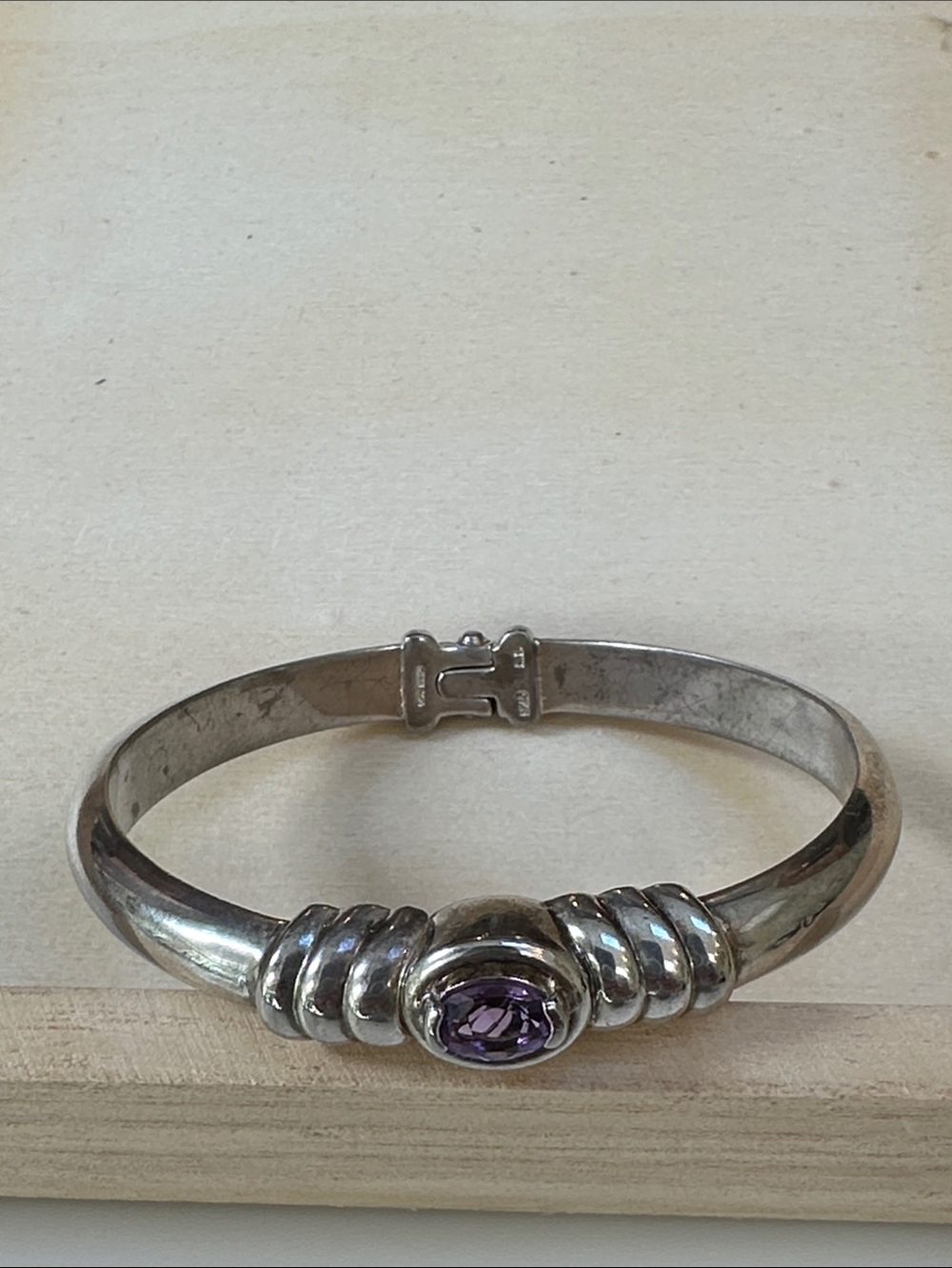 Vintage 925 Sterling Silver Hinged Bangle Bracelet with Amethyst Stone